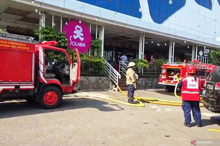 Kebakaran Dapur Restoran Solaria di Mal Ciplaz Klender, Kerugian Ditaksir Rp50 Juta
