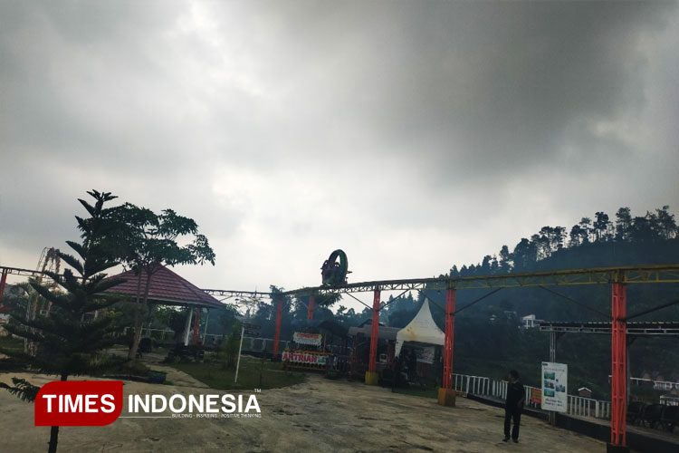Sky-Bike-atau-Sepeda-Gantung-Wahana-Golden-Park-Guci-Tegal-2.jpg