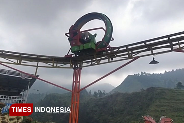 Wahana Sky Bike Golden Park Guci Tegal: Sensasi Bersepeda di Atas Awan