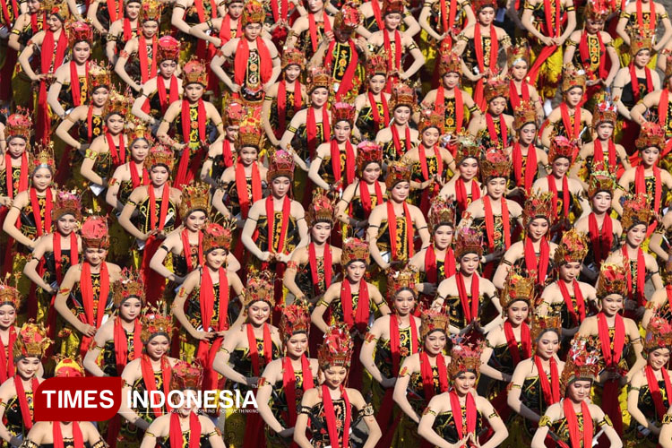 Gandrung Sewu Banyuwangi: Ribuan Penari Hadir di Pantai Marina Boom