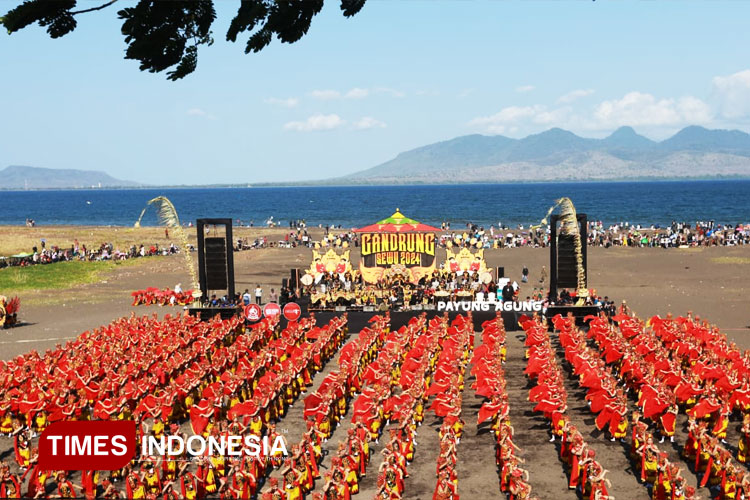 Suasana-Gandrung-Sewu-Banyuwang-b.jpg