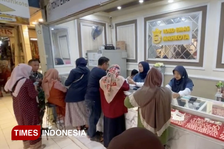 Harga Emas Naik, Warga Kota Malang  Ramai-Ramai Jual Perhiasan