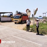Warga Bondowoso Keluhkan Truk Bermuatan Berat, Jalan Desa Cepat Rusak