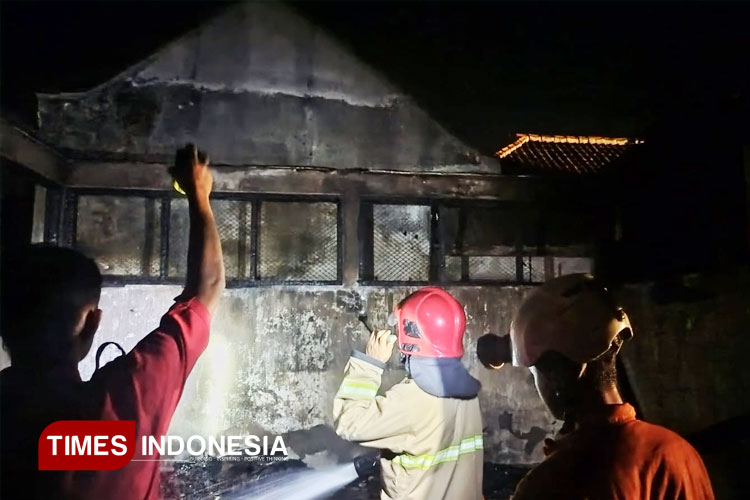 Lansia Penghuni Bangunan Eks KUD di Banyuwangi Selamat dari Kebakaran