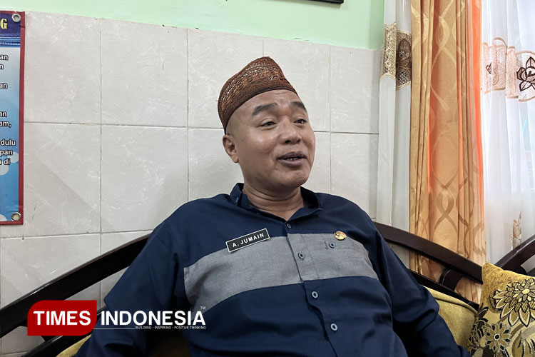 Kepala-Sekolah-SDN-2-Dinoyo.jpg