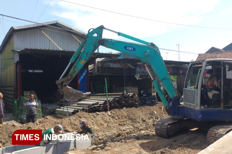 Jalan Kureksari–Kepuhkiriman Dibeton, Bupati Subandi Pastikan Kualitas dan Ketepatan Waktu