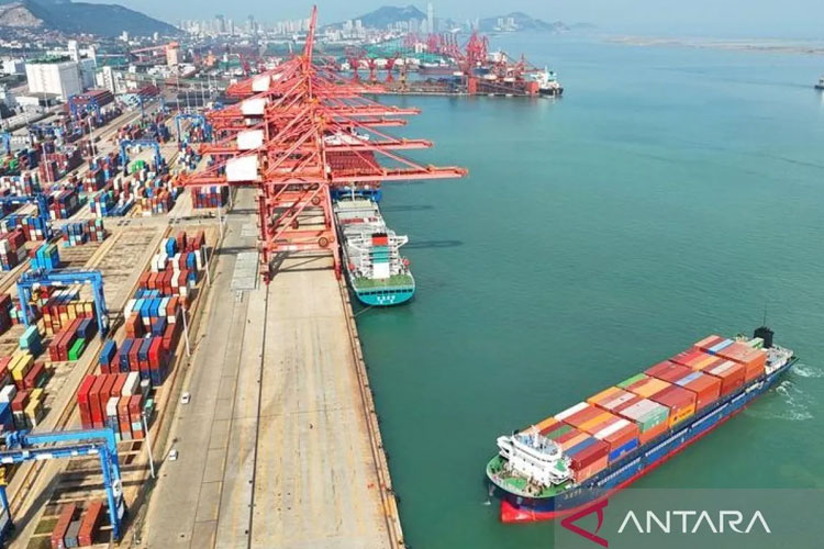 China Balas Dendam, Kenakan Biaya Labuh Lebih Tinggi untuk Kapal AS