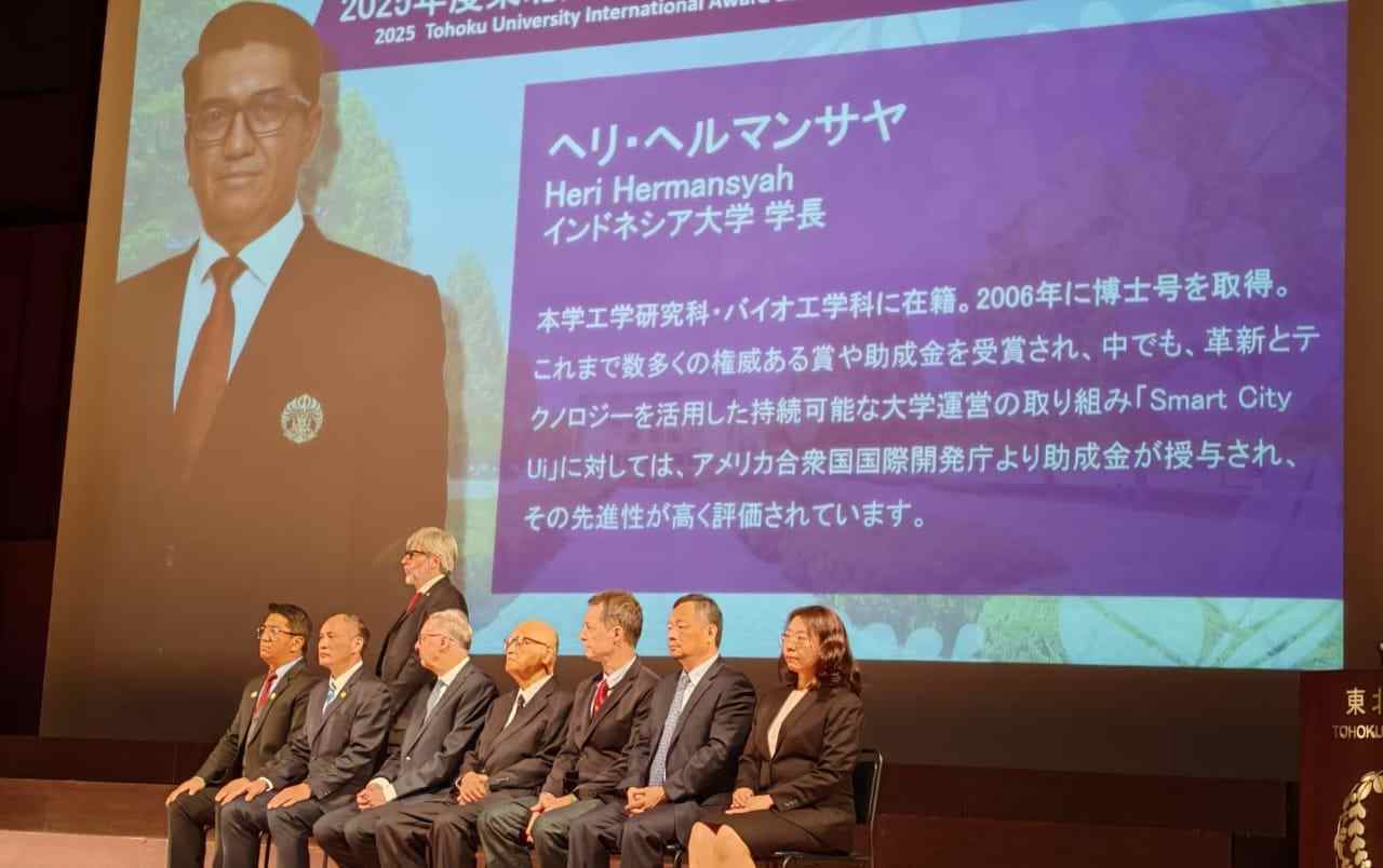 Rektor UI Prof Heri Hermansyah bersama penerima penghargaan lainnya di Jepang. (Foto: UIN for TIMES Indonesia)