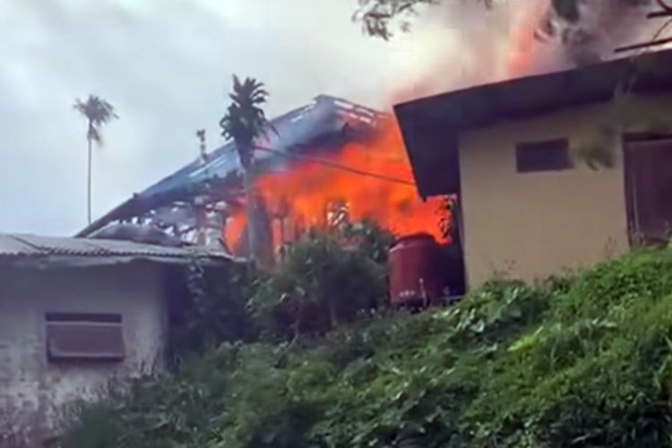 Ditinggal ke Kebun, Rumah Panggung di Cianjur Hangus Terbakar