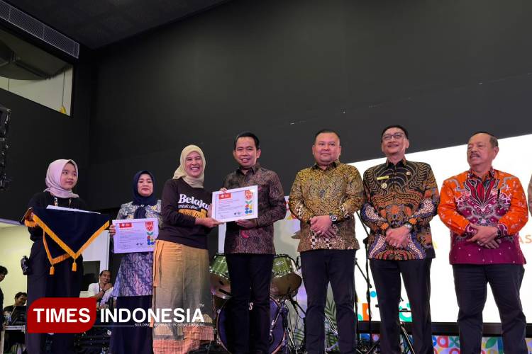 Dukung Transformasi Pendidikan Daerah, Bupati Jember Raih Mohamad Syafei Awards 2025