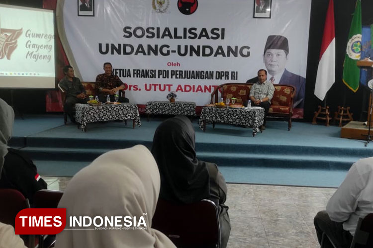 Ketua Komisi I DPR RI Sosialisasi UU BUMN kepada Ratusan Mahasiswa Politeknik Banjarnegara