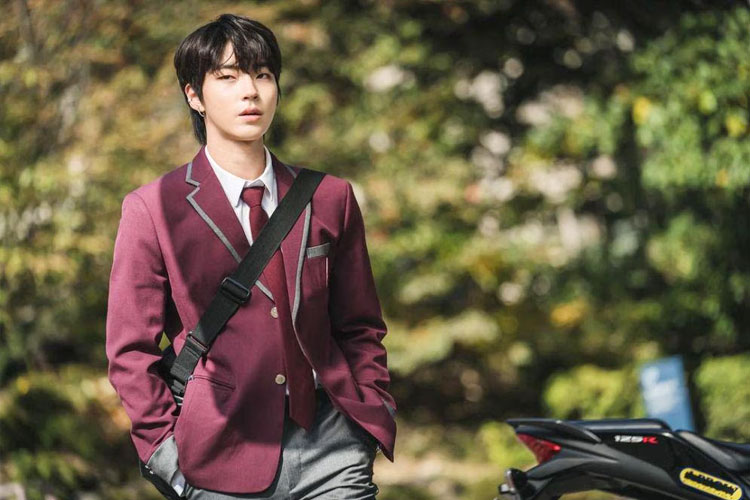 Hwang Inyeop saat memerankan anak SMA dalam True Beauty. (FOTO: instagram)