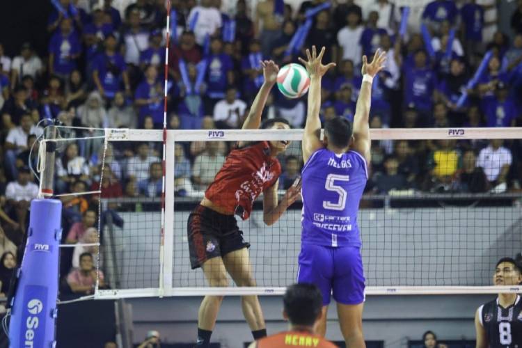 LavAni (merah) tak terkalahkan di final four Livoli Divisi Utama 2025 di Magetan. (Foto: PBVSI)