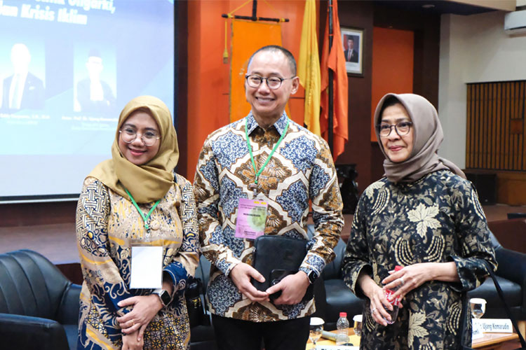 Wakil Ketua MPR RI Eddy Soeparno (tengah) menjadi pembicara dengan tema ancaman krisis iklim di Indonesia di FISIP Universitas Indonesia.