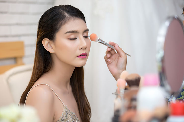 Rahasia Flawless Seharian: Kunci Make Up Tahan Lama Anti Luntur