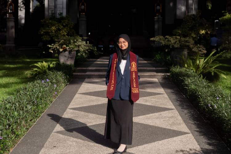 Perjuangan Annes, Dari Buruh Kacip Mente ke Wisudawan Terbaik UB