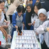 Hari Penglihatan Sedunia, Senyum Bahagia Pelajar Malang Dapat Kacamata Gratis