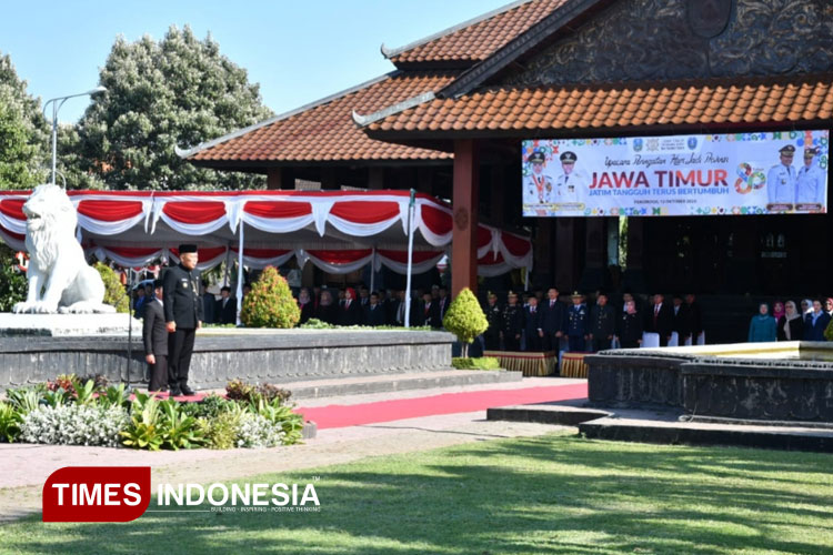 Bupati Ponorogo pimpin upacara peringatan Hari Jadi Jatim ke-80. (Foto: Marhaban/TIMES Indonesia)