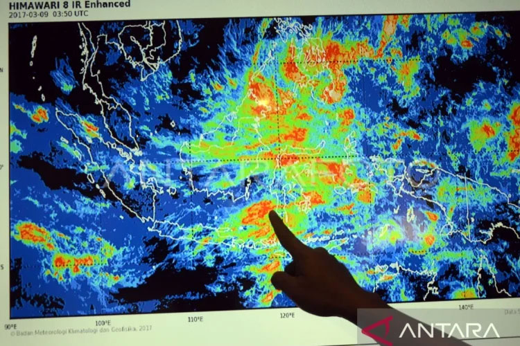 BMKG: Hujan Melanda Sejumlah Wilayah, Suhu Panas Masih Bertahan