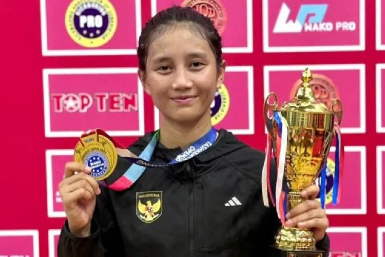 Polwan Polda Sumut Bripda Aprilia Eka Putri Raih Emas di Uzbekistan Kickboxing World Cup 2025