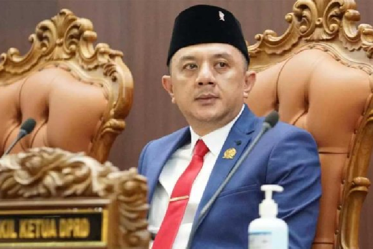 Wakil Ketua DPRD Jatim, Deni Wicaksono, mendesak Pemprov untuk mengubah tata kelola tambang agar lebih memprioritaskan keselamatan dan tanggung jawab lingkungan. (Foto: DPRD Jatim)