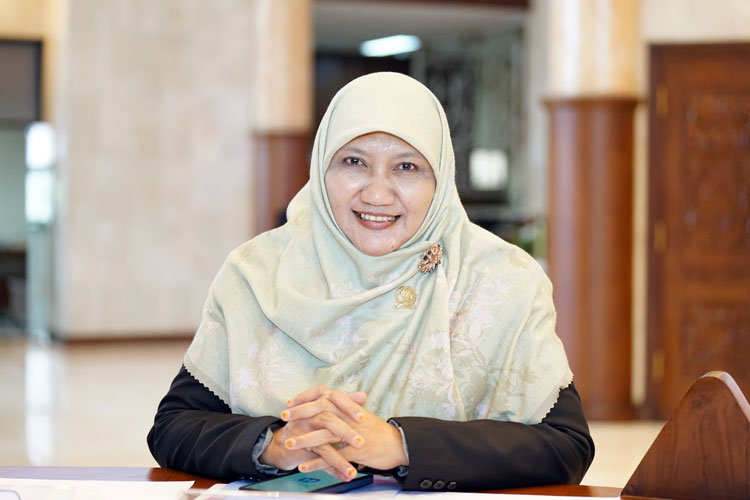 Ketua Fraksi PKS DPRD Jatim, Lilik Hendarwati, menyerukan perbaikan SDM dan optimalisasi aset daerah untuk menjawab tantangan ekonomi dan pertumbuhan Jatim. (Foto: DPRD Jatim)
