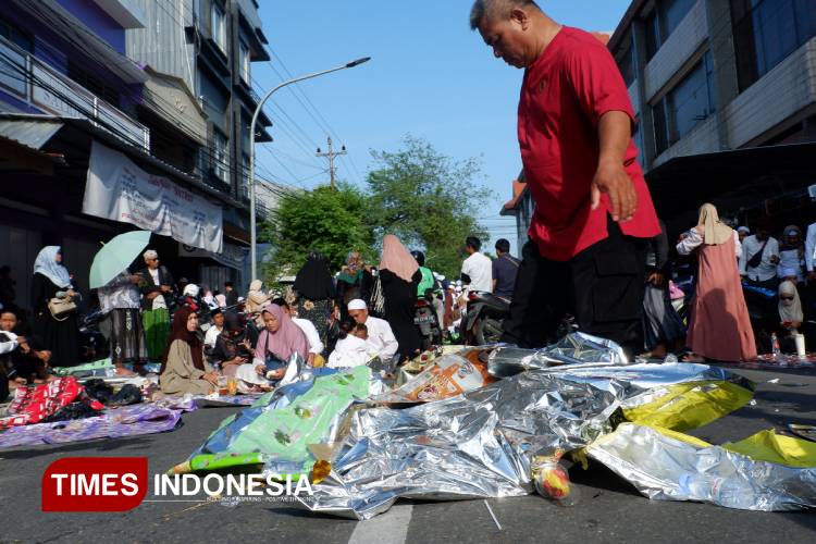 Pasar Kliwon Jadi Lautan Sampah Plastik Usai Haul Habib Ali Solo 2025