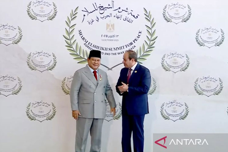 Presiden Prabowo Disambut Presiden Mesir saat di Lokasi KTT Gaza
