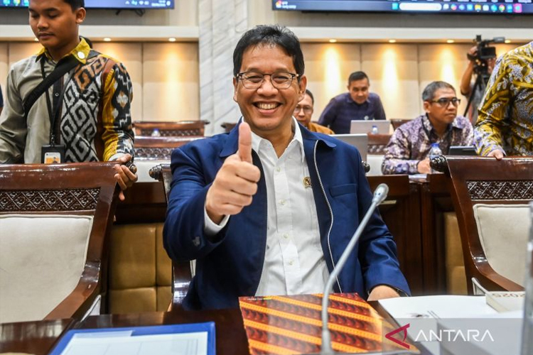 Menteri Keuangan Purbaya Yudhi Sadewa bersiap mengikuti rapat kerja bersama Komisi XI DPR di Kompleks Parlemen, Senayan, Jakarta, Selasa (30/9/2025). (Foto: Antara/Rivan Awal Lingga/tom).