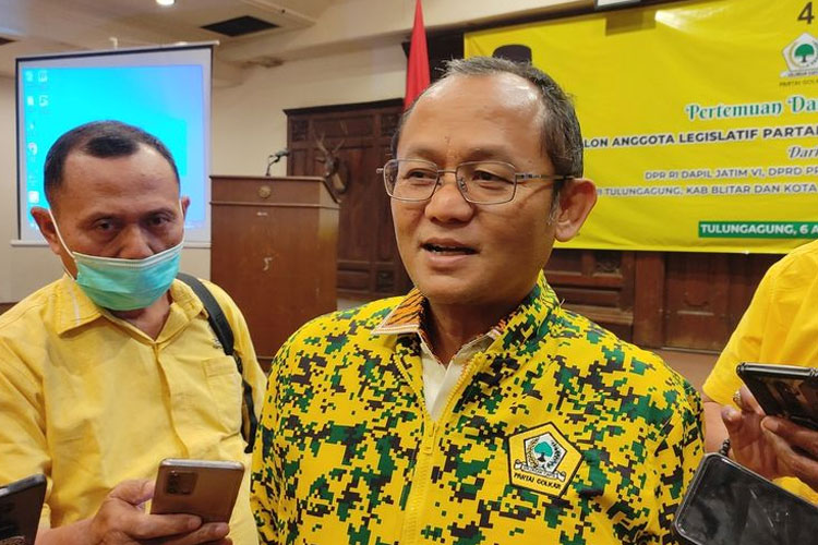 Ketua Fraksi Golkar DPR, Sarmuji, saat menyuarakan dukungan agar pembangunan dan revitalisasi pesantren di seluruh Indonesia didanai oleh APBN. (FOTO: Partai Golkar)