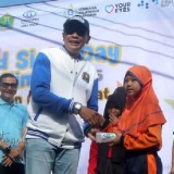 Wali Kota Malang Bagikan 500 Kacamata Gratis ke Pelajar