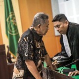 Eks Bupati Lombok Barat Zaini Arony Divonis 6 Tahun Penjara Kasus Korupsi LCC
