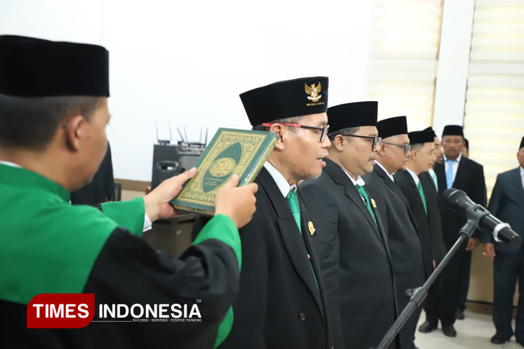 Bupati-Jombang-Warsubi-2.jpg