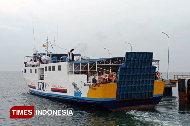 Kapal Feri rute Raas-Situbondo dan Raas-Sumenep (Foto: Miftahorrahman/TIMES Indonesia)