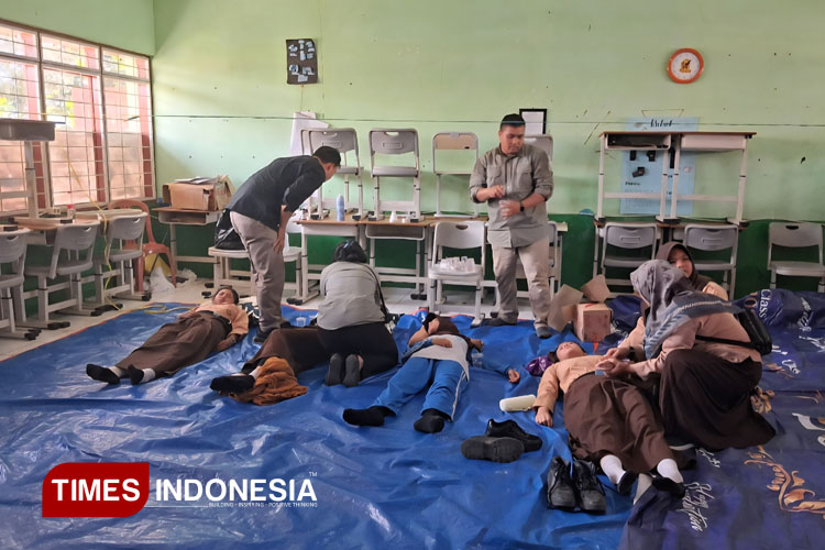 Keracunan Massal MBG di SMPN 1 Cisarua KBB, Daging Ayam Basi Diduga Jadi Pemicu