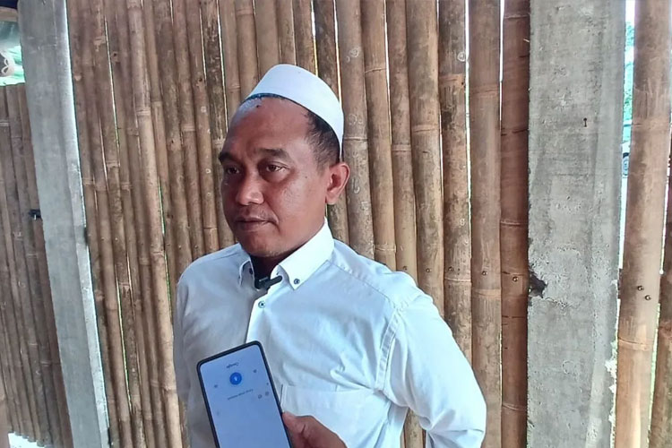 Pengasuh Pondok Pesantren Roudhotul Ibaad, Dusun Kaliawen Timur, Desa Ngino, Kecamatan Plemahan, Kabupaten Kediri, K.H Basori Alwi di Kediri, Jawa Timur, Selasa (14/10/2025). (FOTO: ANTARA/ Asmaul)