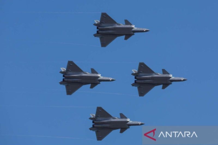 Pesawat tempur siluman J-20 milik Angkatan Udara Tentara Pembebasan Rakyat (People's Liberation Army/PLA) China. (Foto: ANTARA FOTO/Xinhua/Liu Dawei/aww.)