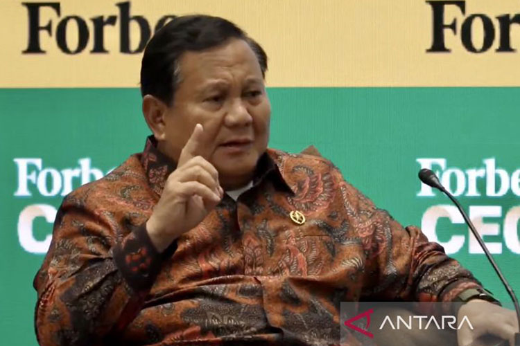 Presiden Prabowo Subianto berbicara dalam sesi puncak Forbes Global CEO Conference 2025 di Jakarta, Rabu (15/10/2025). (Foto: Antara/HO-BPMI Sekretariat Presiden)