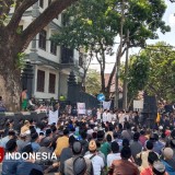 Alumni Lirboyo di Malang: Framing Stasiun TV Lukai Cinta Santri kepada Kiai