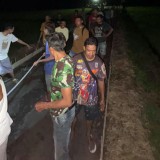 ‎Semangat Gotong Royong TNI-Warga, Pengecoran Jalan Tani Dikebut Sampai Malam