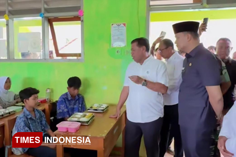 Tekan Angka Stunting, Bupati Majalengka Tinjau Program Makan Bergizi Gratis