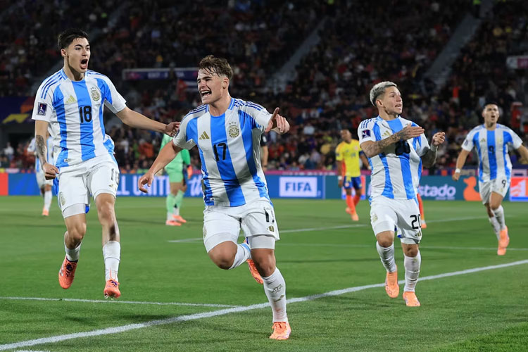Mateo Silvetti menjadi pahlawan Argentina dengan gol tunggalnya yang membawa timnya menang 1-0 atas Kolombia di babak semifinal Piala Dunia U-20, Kamis (16/10/2025). (foto: FIFA)