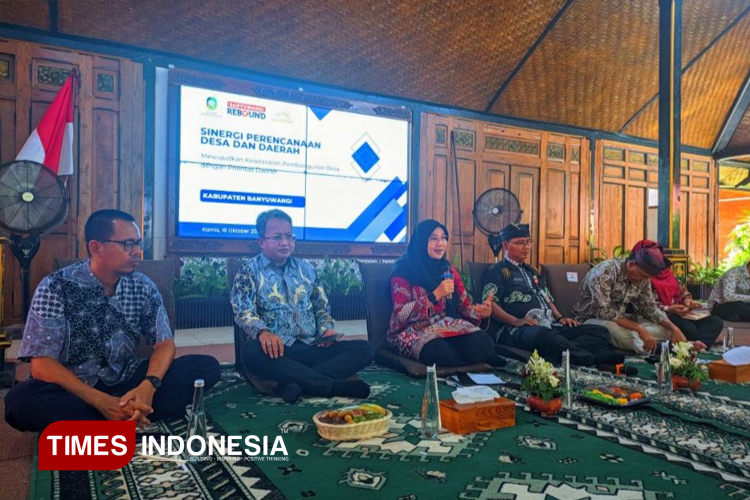 Bupati Banyuwangi, Ipuk Fiestiandani, saat hadir di tengah acara Gesah Desa. (FOTO: Ikromil Aufa/TIMES Indonesia)