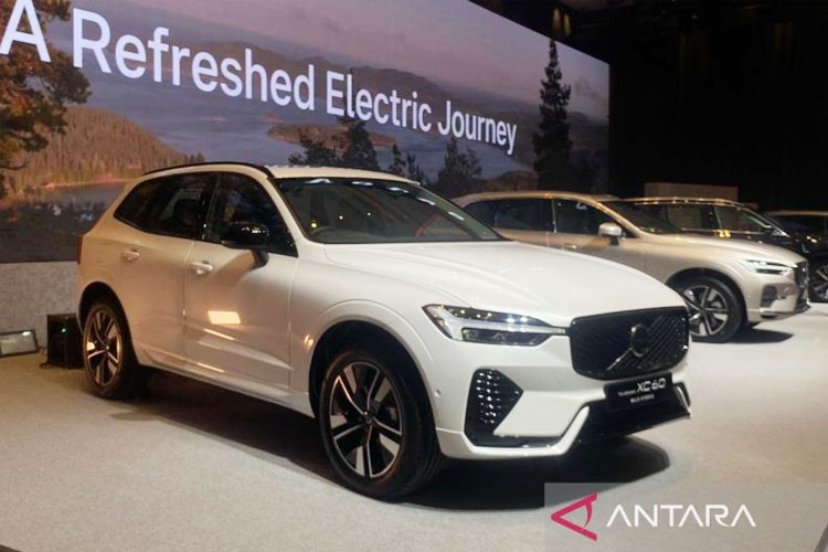 Deretan mobil terbaru dari Volvo. (FOTO: Antara /Chairul Rohman)