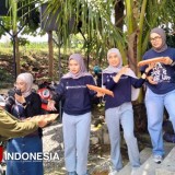 Dukung Pengembangan SLB di Gresik, Karyawan Paragon Korp Turun Lapangan Langsung