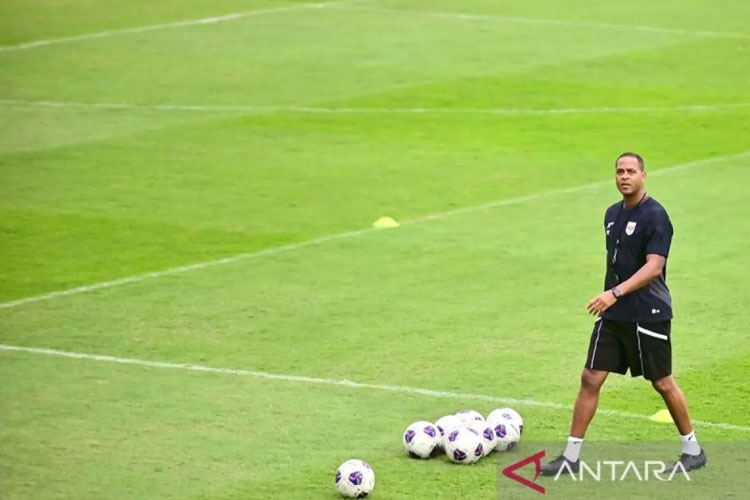 Pelatih Timnas Indonesia Patrick Kluivert. (ANTARA FOTO/Fikri Yusuf)