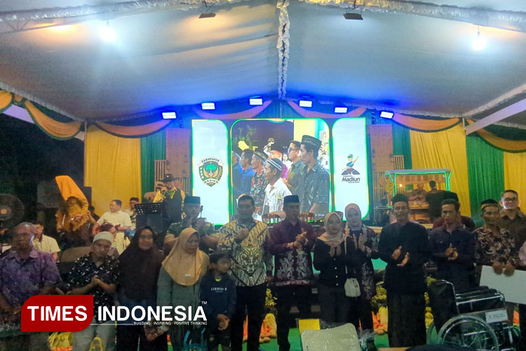 Sarasehan-dan-penyerahan-bantuan-a.jpg
