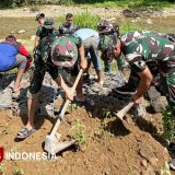 ‎Dibantu Satuan AURI, Satgas TMMD dan Warga Perkuat Fondasi Tebing Sungai Lebakharjo