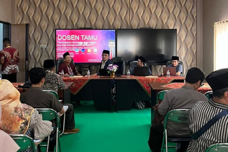 Pascasarjana UIN KHAS Jember menggelar kuliah tamu bertajuk “Fiqh al-Usrah dan SDGs: Merumuskan Paradigma Baru Peradaban”, Kamis (16/10/2025). (foto: UIN KHAS Jember)