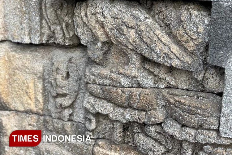 elief-candi-badut.jpg